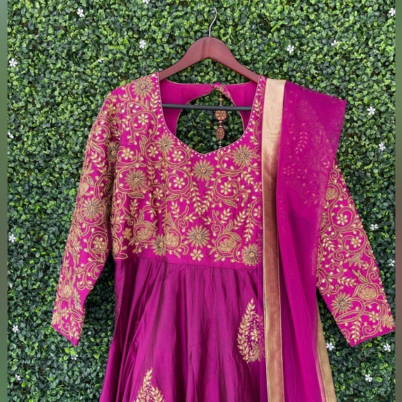 Anarkali long suit in pure silk - Picture 3 of 4